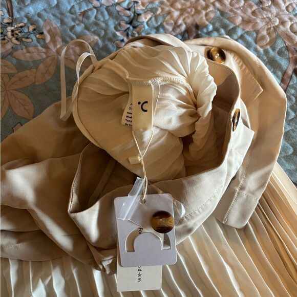 NWT COMMENSE  high-waisted, pleated maxi skirt. SZ large - Picture 9 of 11